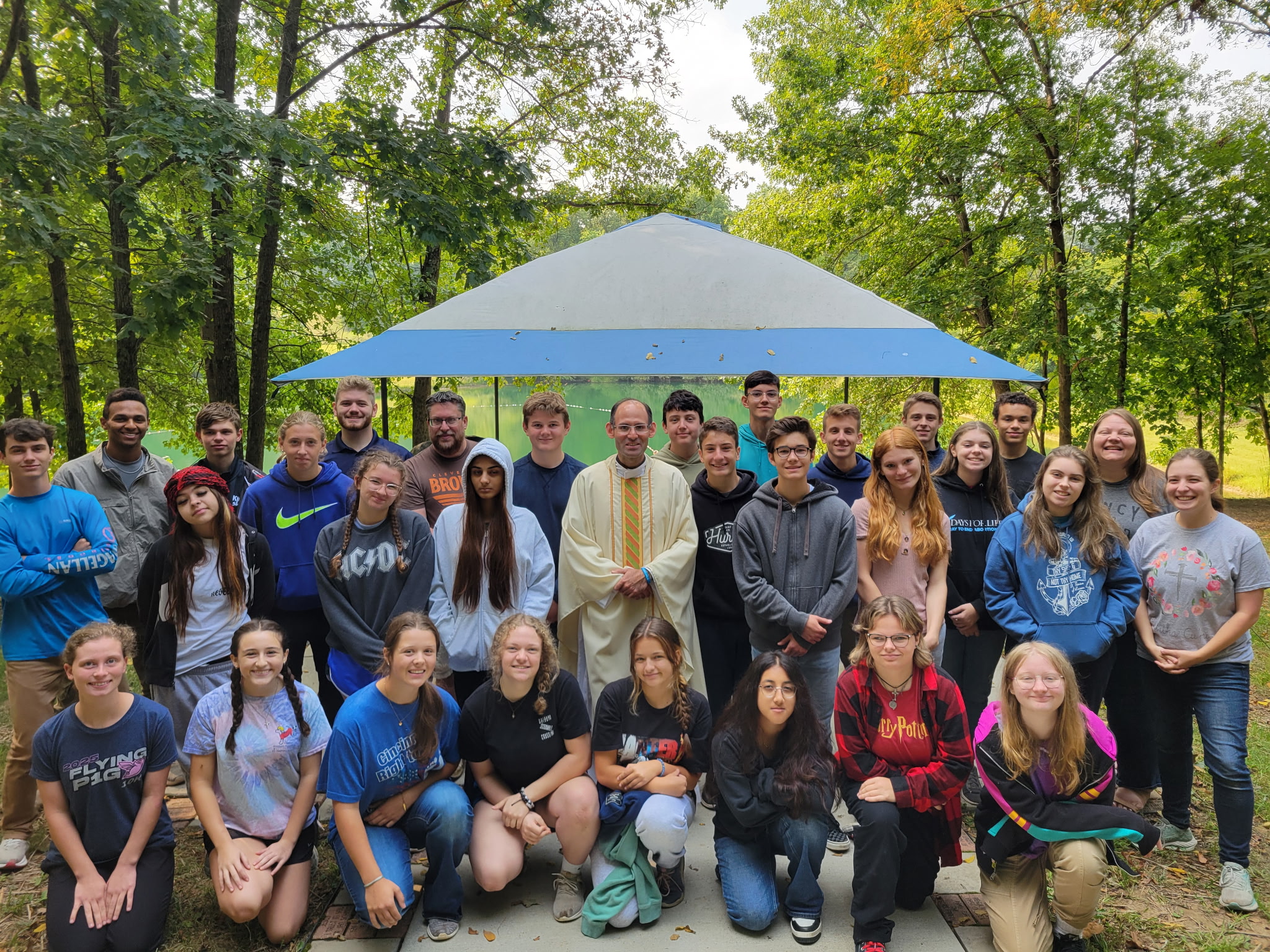 Catholic college prep high school students in Mason working together on a team project outdoors at Royalmont Academy.